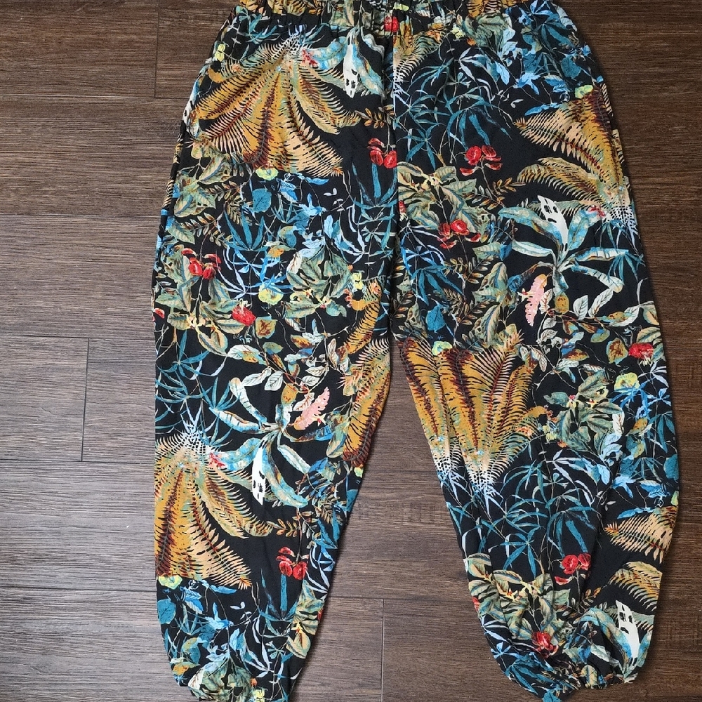 SHEIN Kids Tropical Print Joggers - Black and Multicolor
